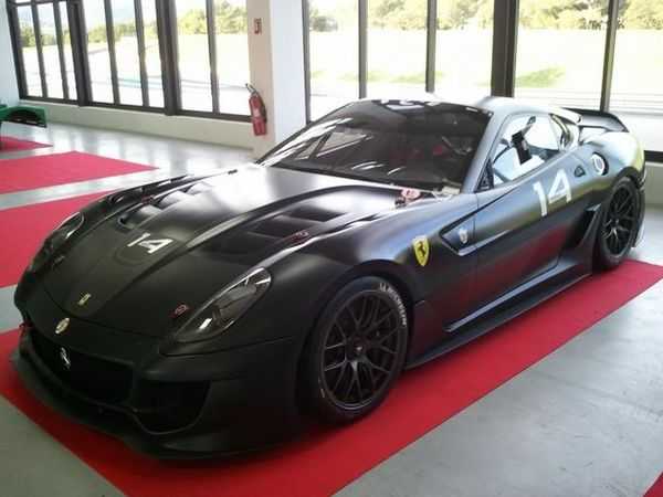 Чёрная Ferrari 599XX