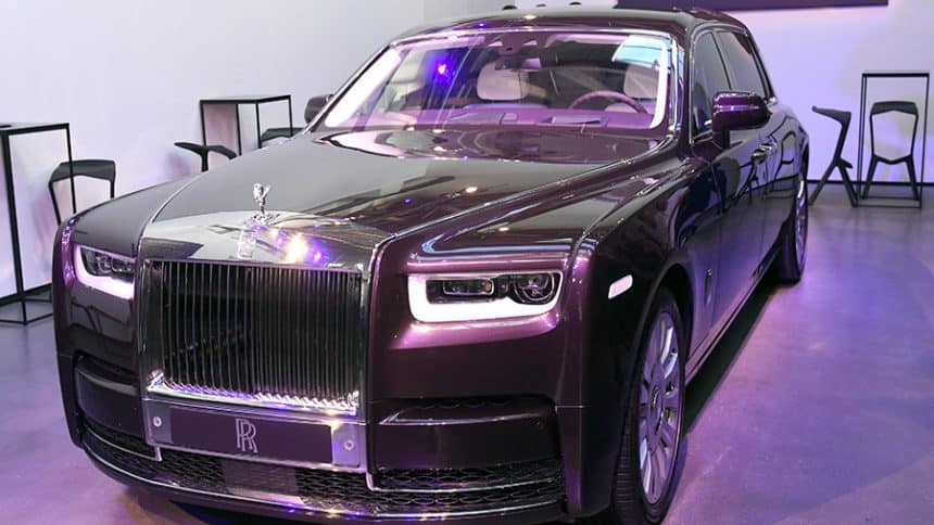 британцы показали свой самый красивый автомобиль в мире Rolls-Royce Phantom