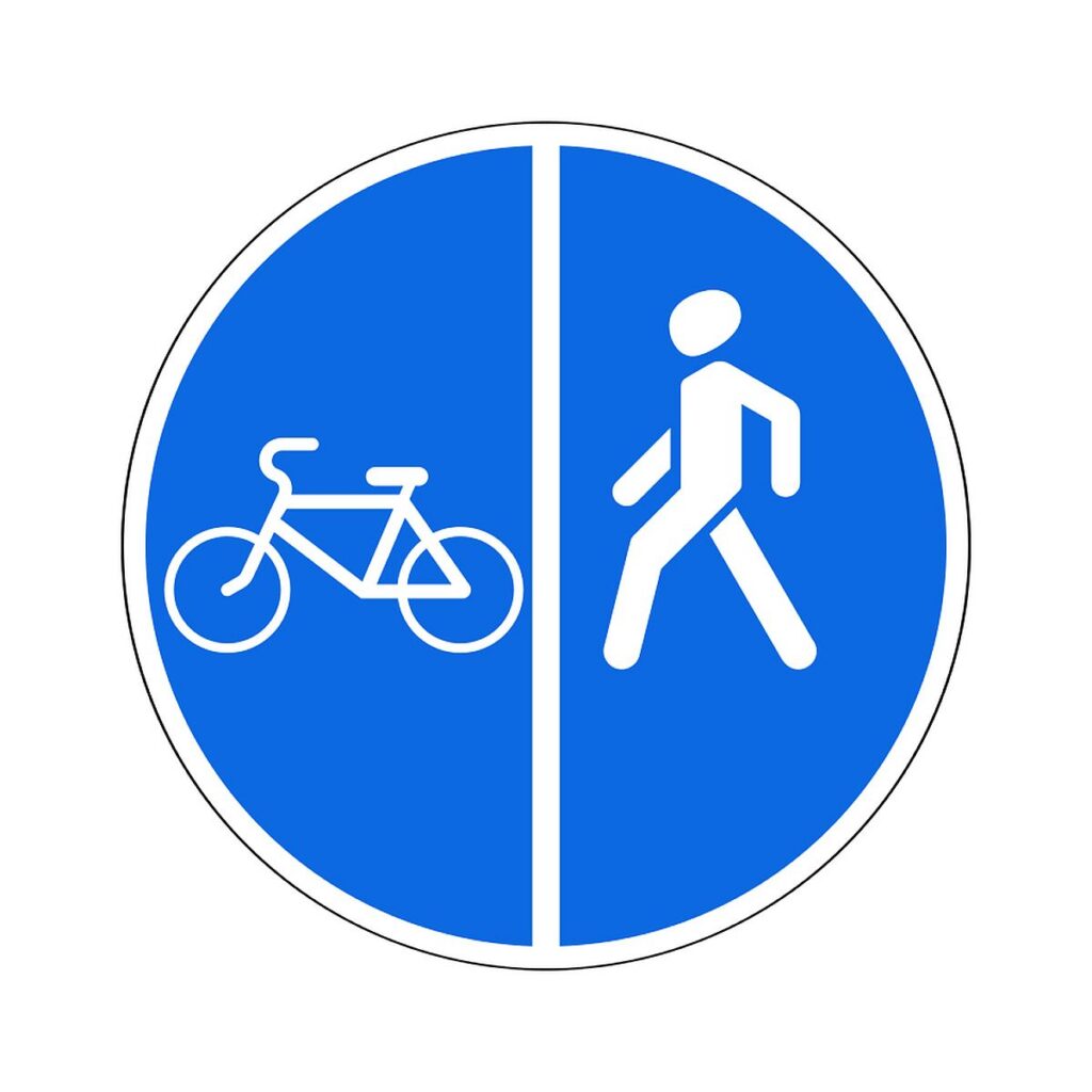 4.5.4. Дорожка для пешеходов и велосипедистов, имеющая разделённый тип передвижения