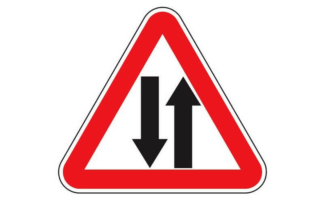 Предупреждающие дорожные знаки Движение в две стороны