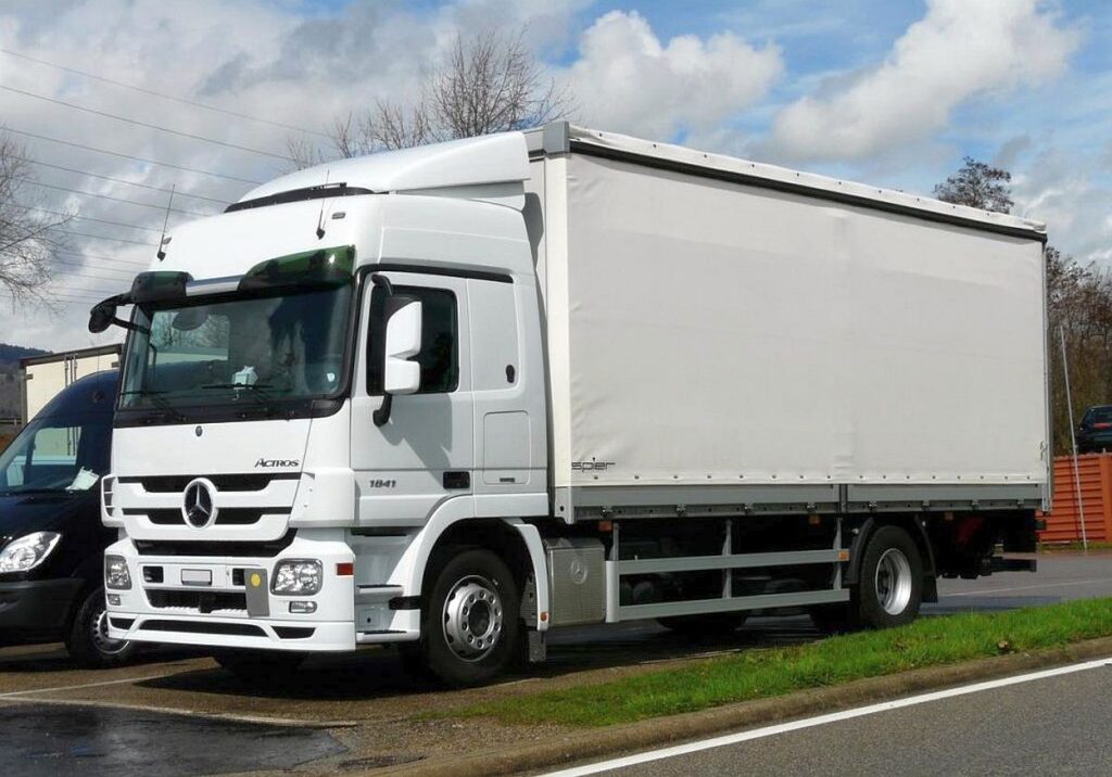 Категория С1E: Средние грузовики с прицепом