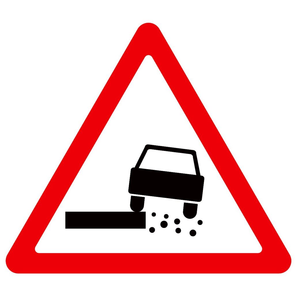 Предупреждающие дорожные знаки Опасная обочина