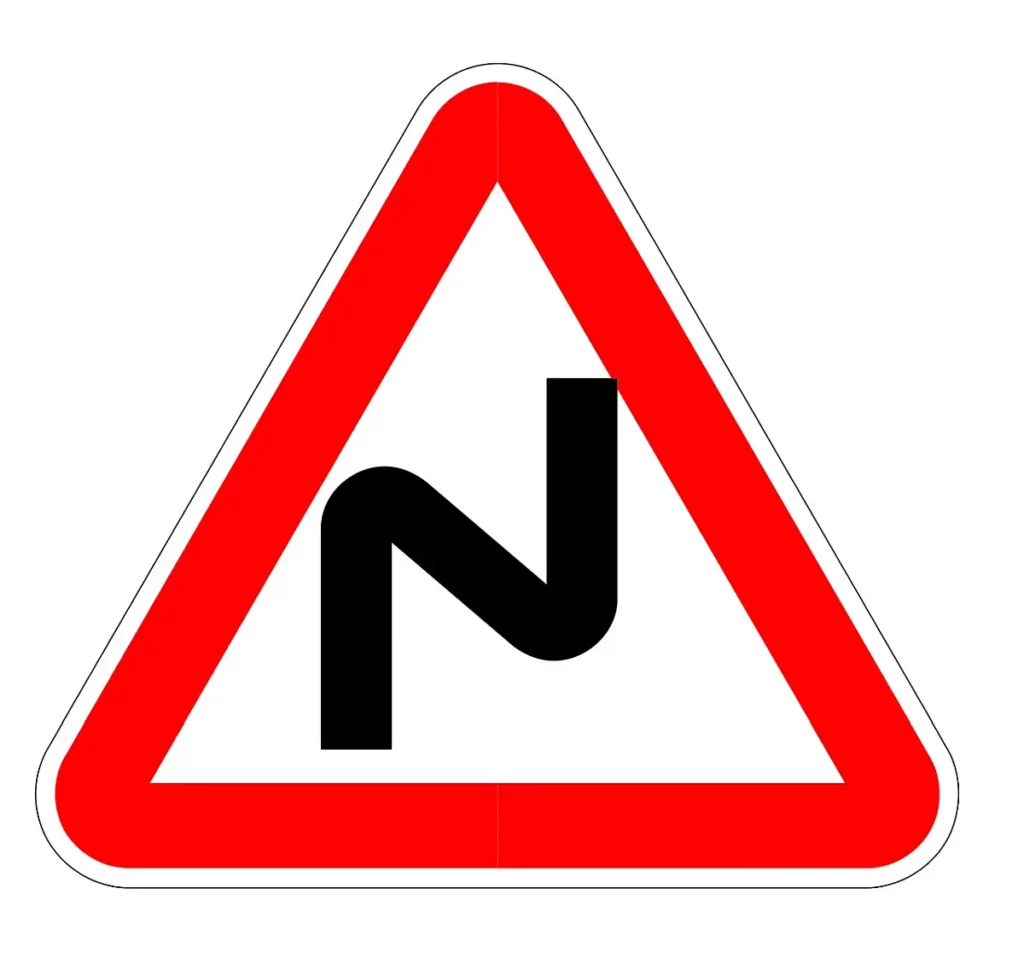 Предупреждающие дорожные знаки Опасные повороты с первым поворотом в правую сторону