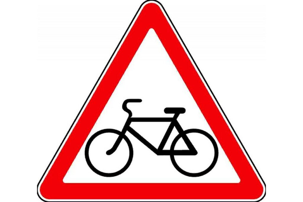 Предупреждающие дорожные знаки Пересечение с дорожкой для велосипедистов и/или пешеходов