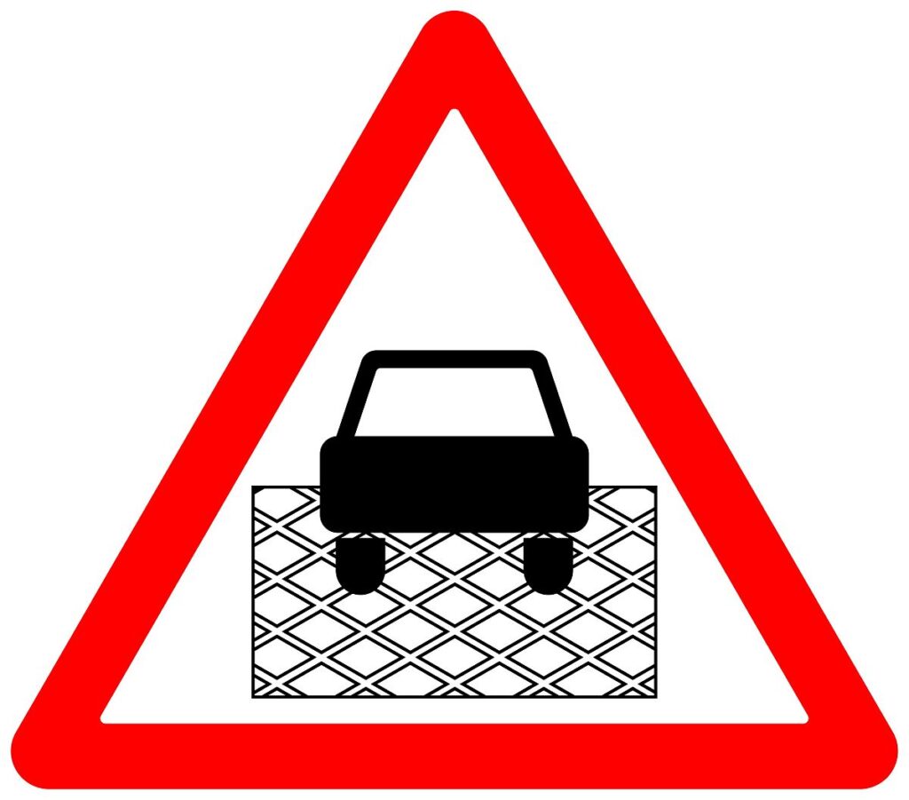 Предупреждающие дорожные знаки Участок перекрестка